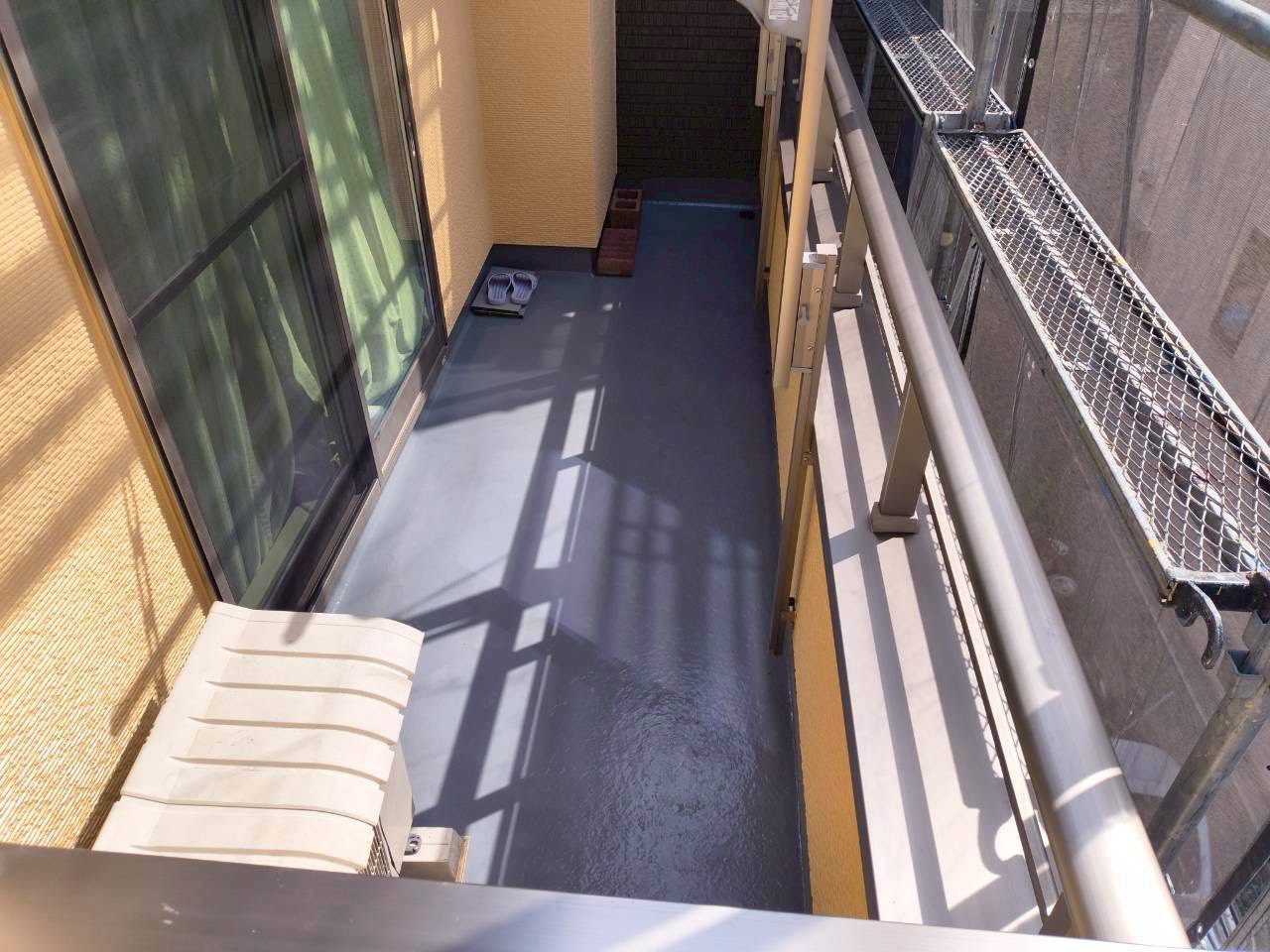 トップコート塗装で綺麗になったバルコニー床